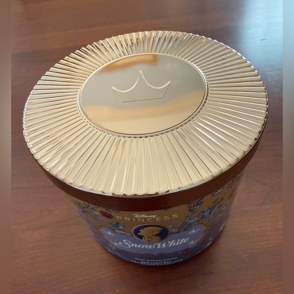 SNOW WHITE Bath & Body Works Candle - Picture 4 of 5